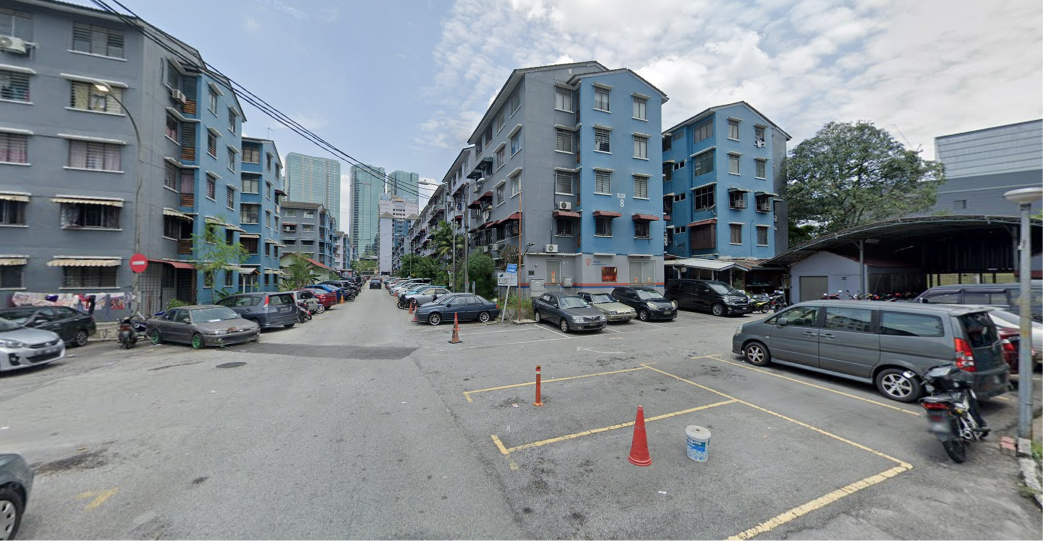 FOR SALE. UNIT WITH READY TENANT!! GOOD FOR INVESTEMENT
